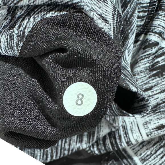 ⭐️Lululemon Hot To Street Crop in Heat Wave White Black / Black [783] - Picture 8 of 9